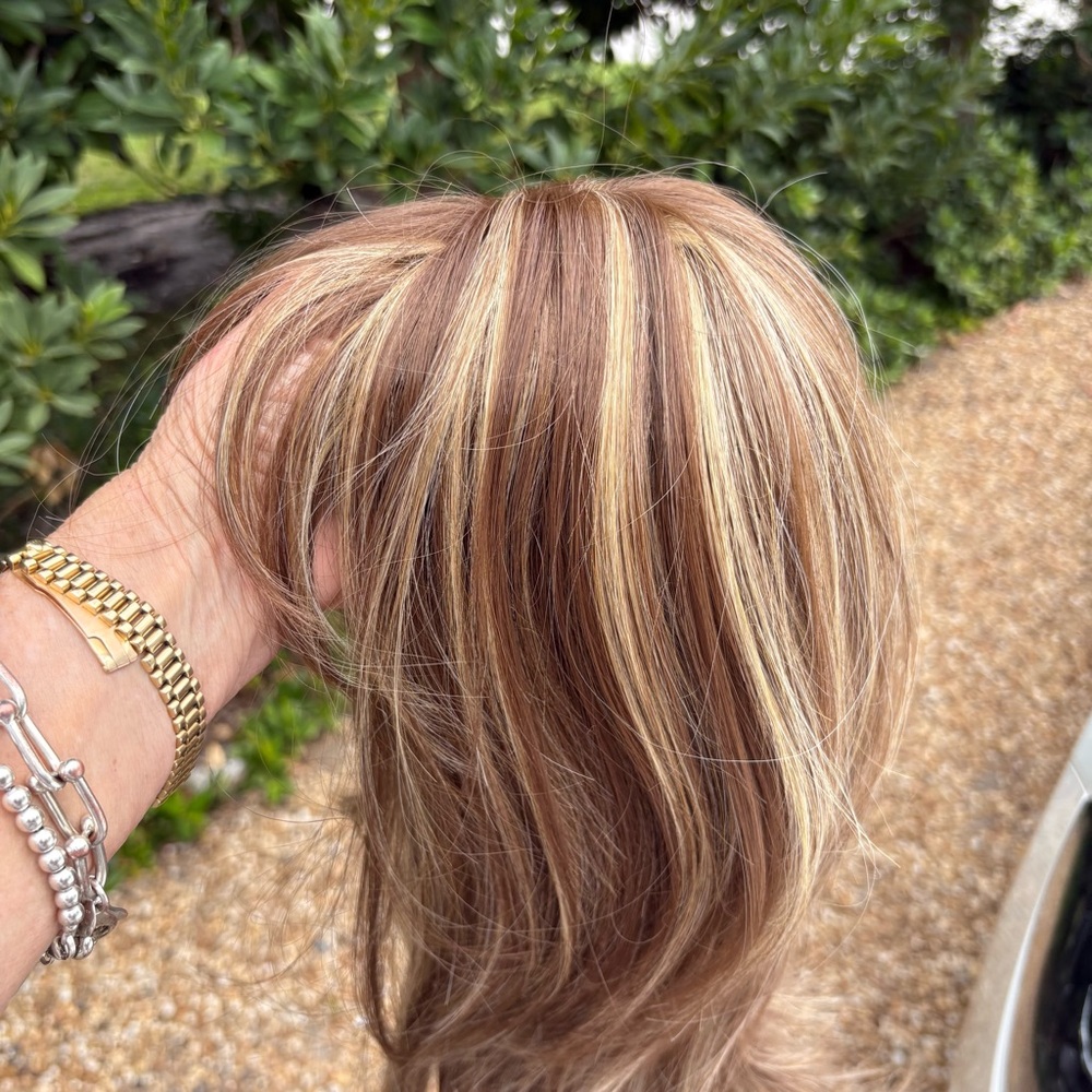Brown with Blonde Highlights Long Layered Wig! Synthetic! Great! Set part. Bang - Picture 6 of 14